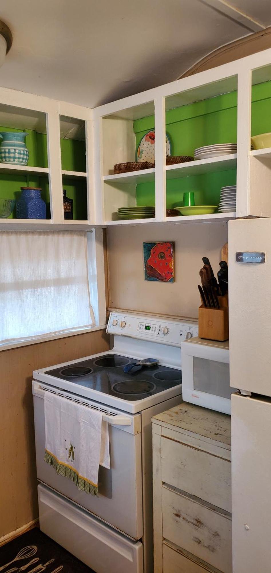 1 Beige Cozy Bungalow Or 1 White Cozy Efficiency Cottage In Titusville Bilik gambar